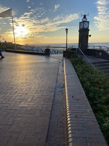 Strandpromenade und Uhr von Wangerooge