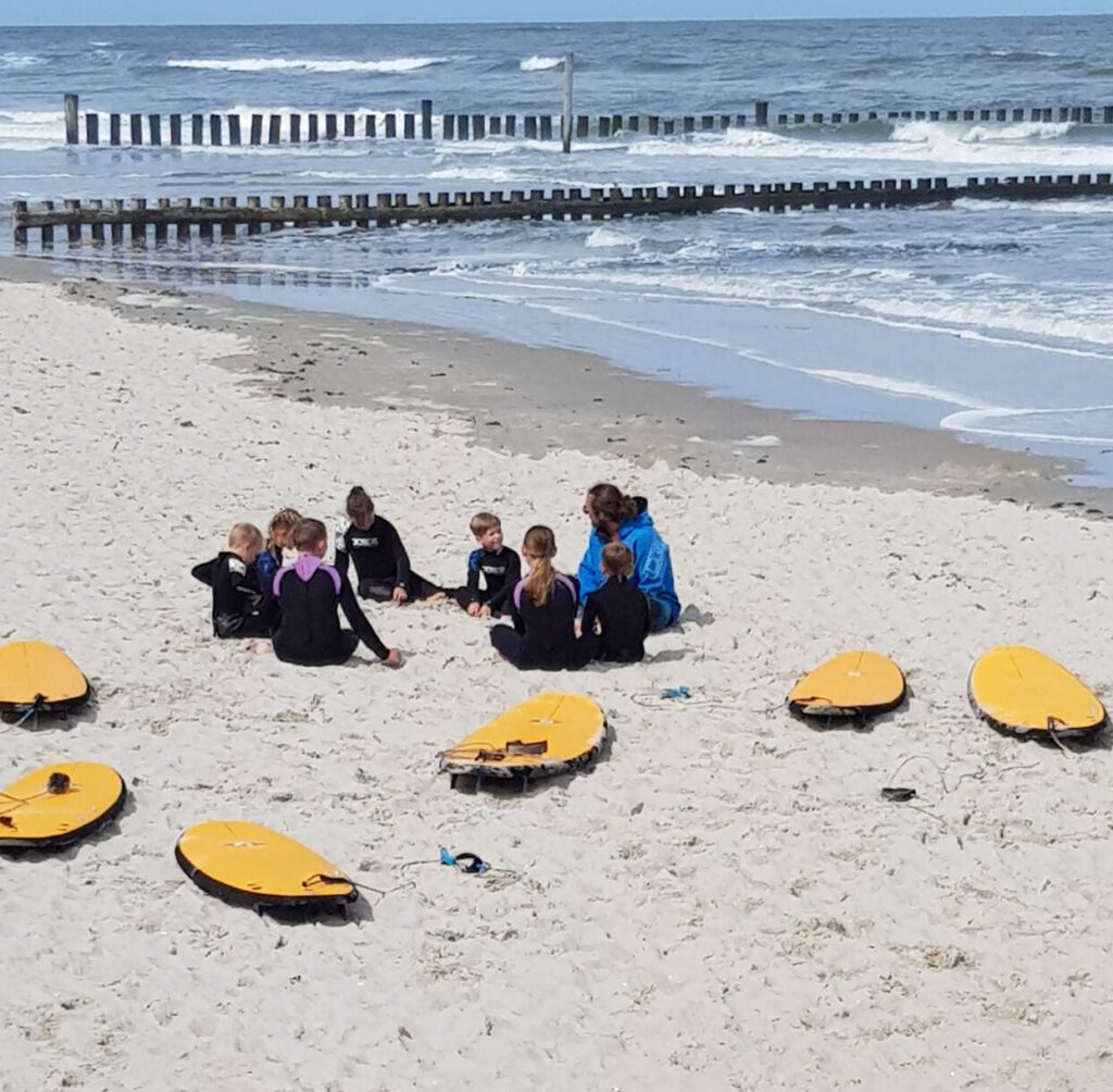 Wellenreiten am Strand von Wangerooge